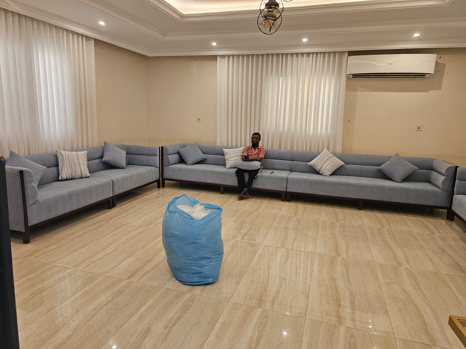 مجلس وكنب مخصص بعد اكتمال التنفيذ في الخبر